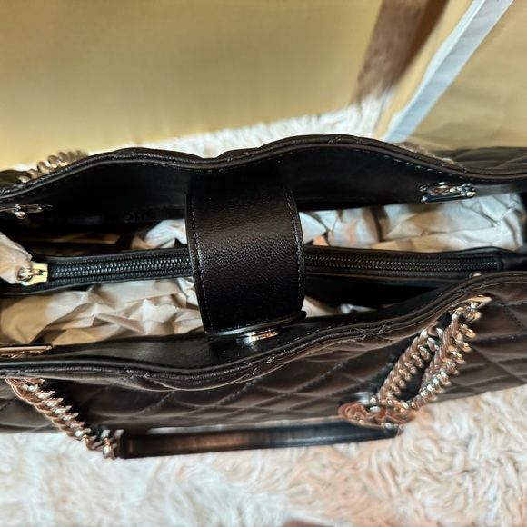 New quilted, black Michael Kors, leather handbag with tags and magnetic closure - Picture 3 of 11